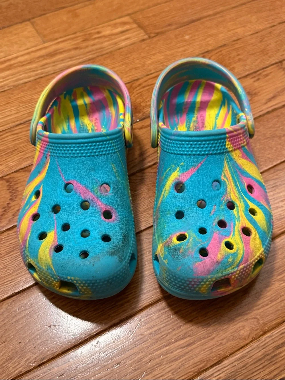 CROCS Kids Classic Clog in Turquoise with Neon Swirl